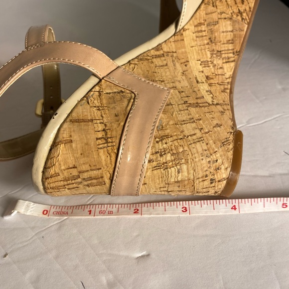 Ladies Guess wedge heel sandals size 9 1/2 gently worn very cute - Picture 10 of 10